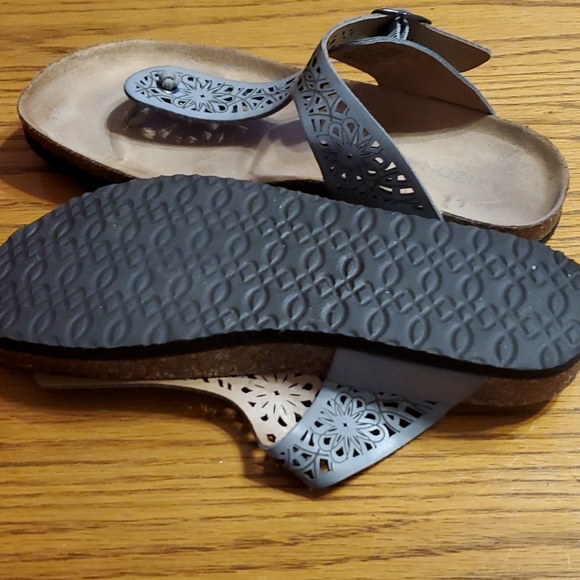 Sandals - Picture 3 of 3